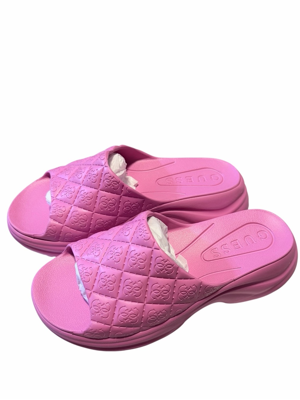 🌟🌼NIB GUESS Women's Fenixy Quilted Lug-Sole Pool Slides.